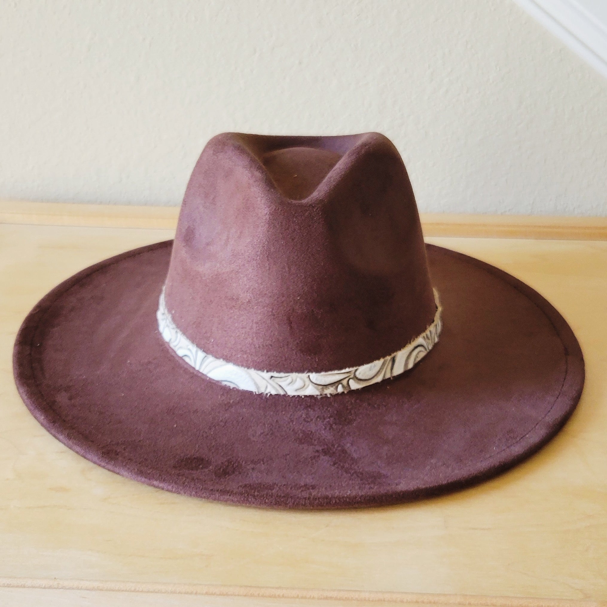 Sandy White Floral Embossed Leather Hat Band