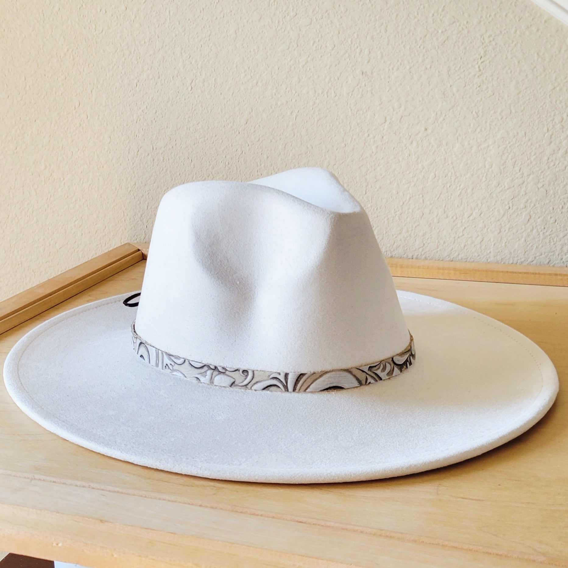 Sandy White Floral Embossed Leather Hat Band