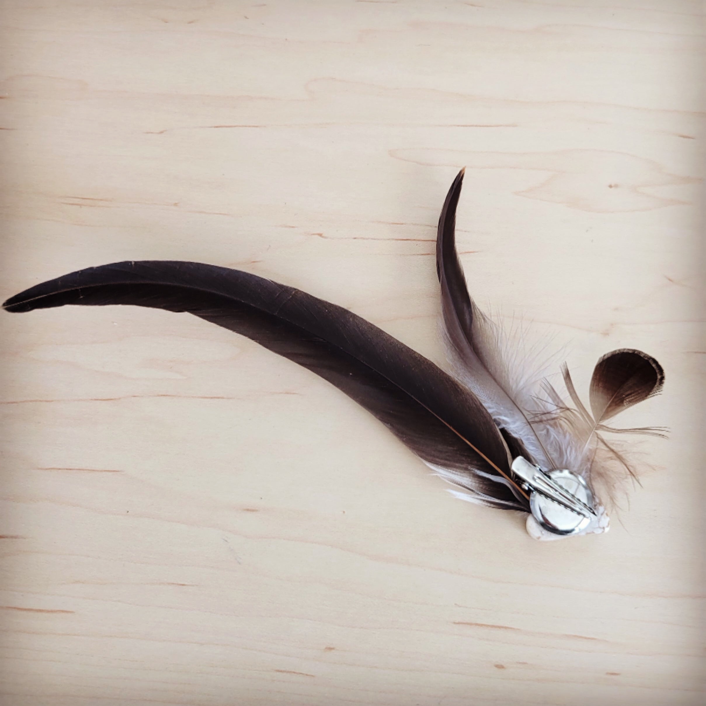 Clip-On White Turquoise Hat Band with Olive Feathers