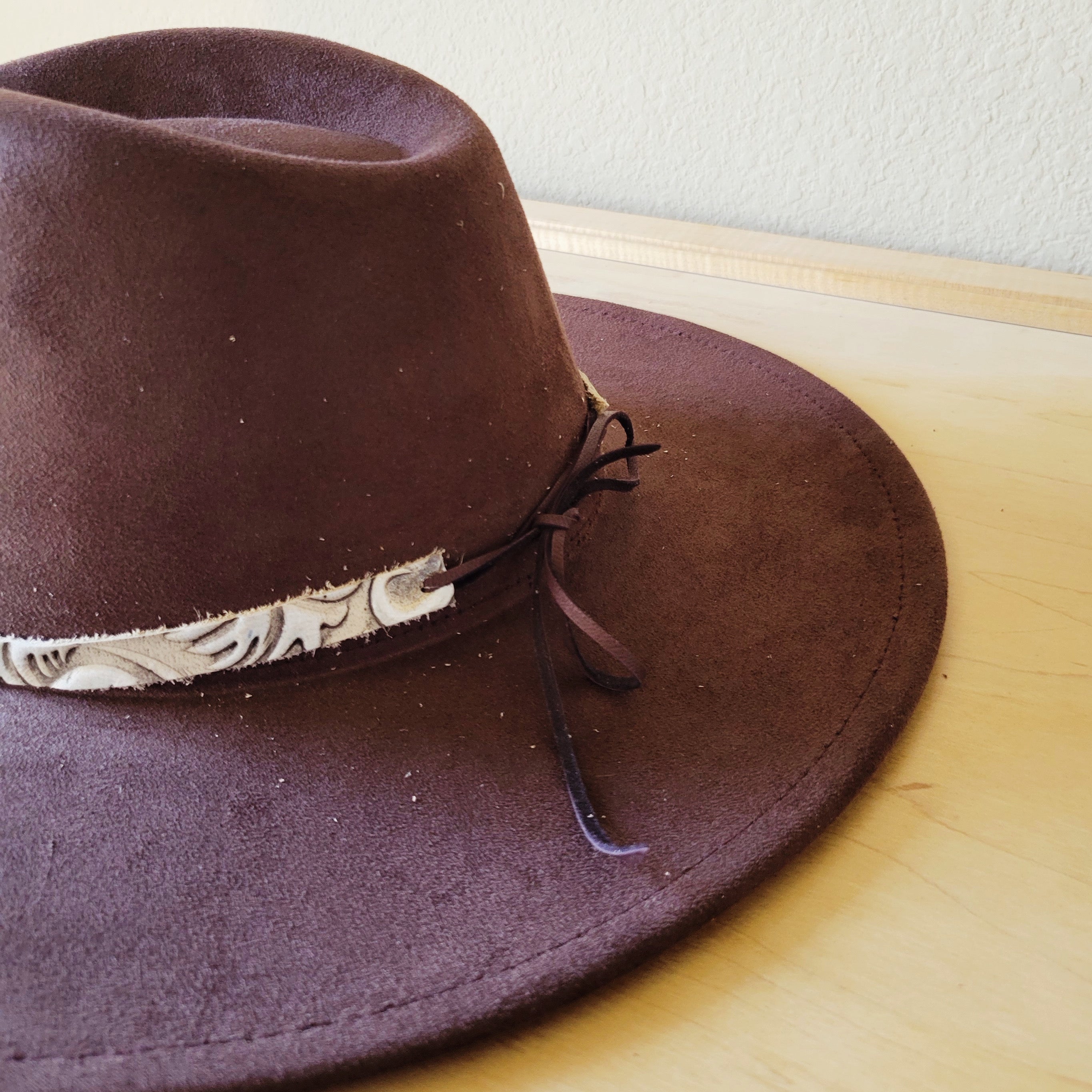 Sandy White Floral Embossed Leather Hat Band