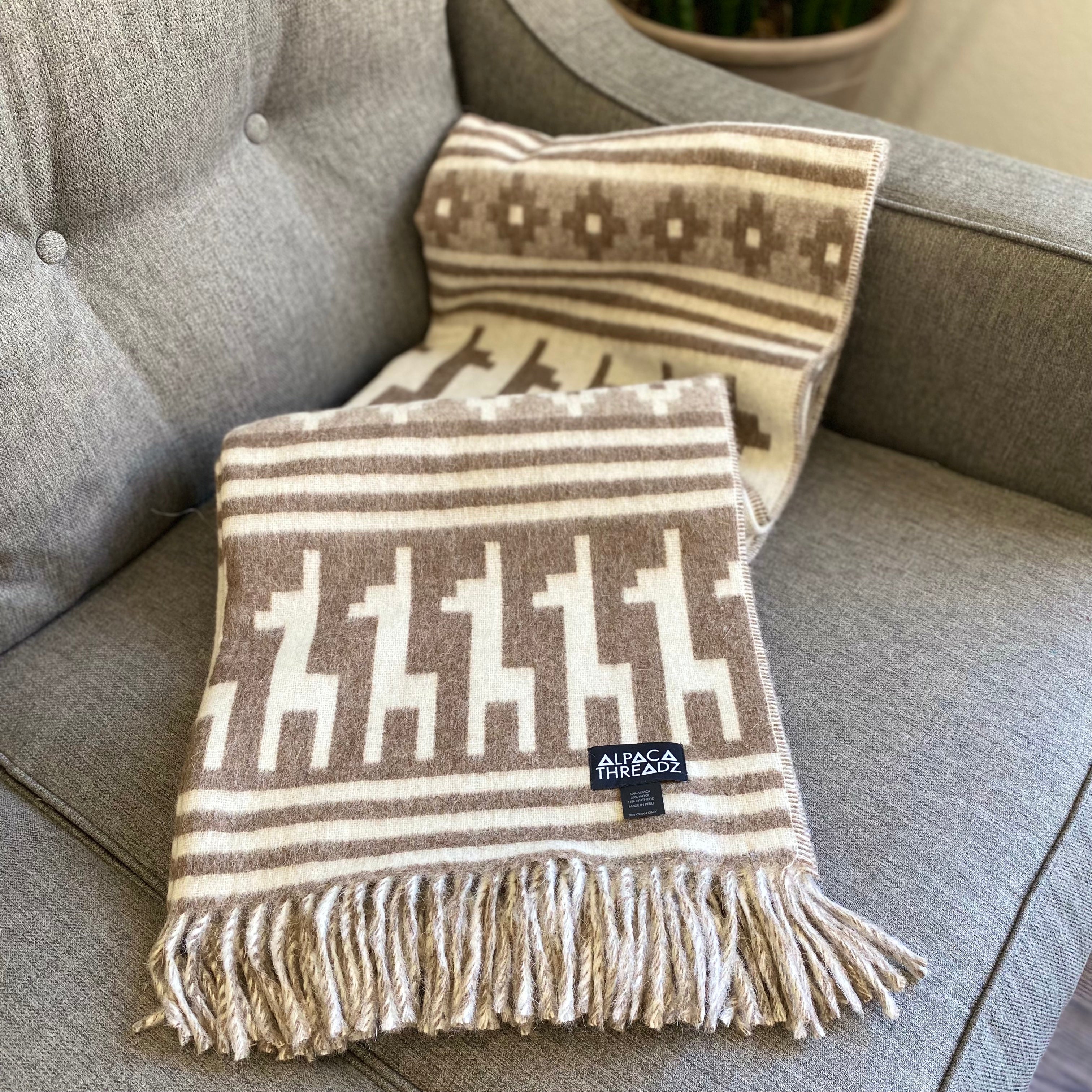 Peruvian alpaca throw with alpaca motif, view 12