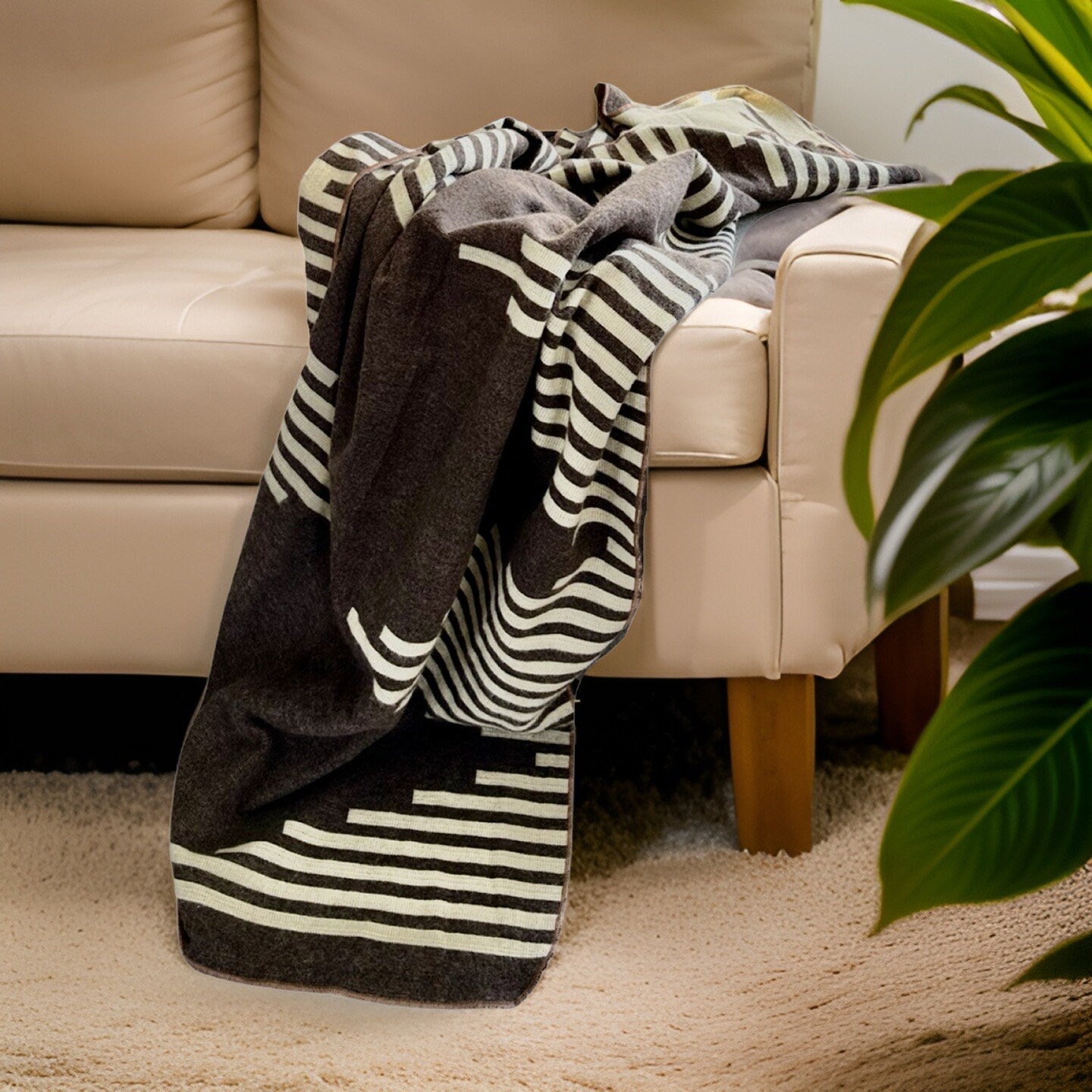 Andean alpaca throw blanket, view 3