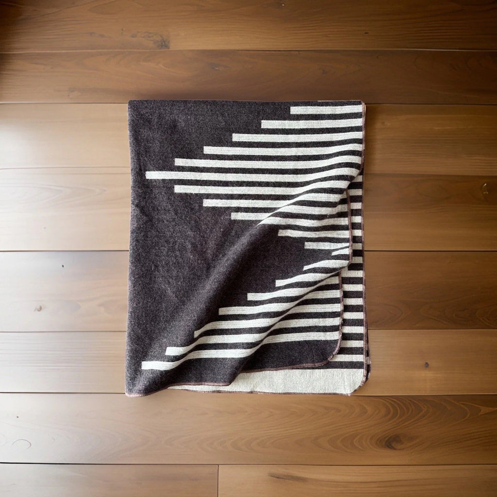 Andean alpaca throw blanket, view 2