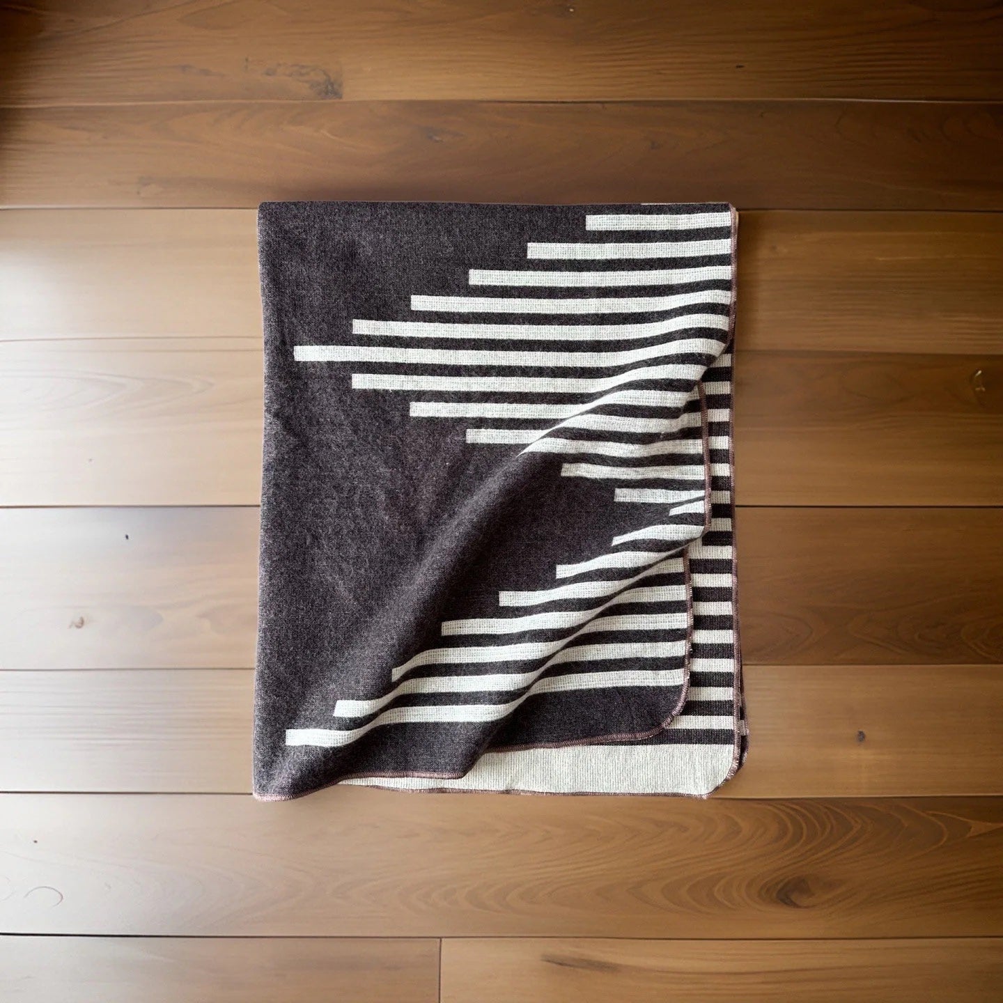 Andean alpaca throw blanket, view 2