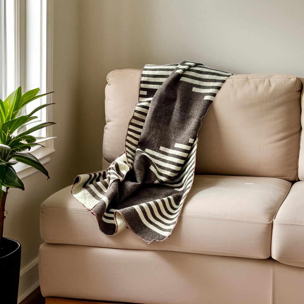 Andean alpaca throw blanket, view 8
