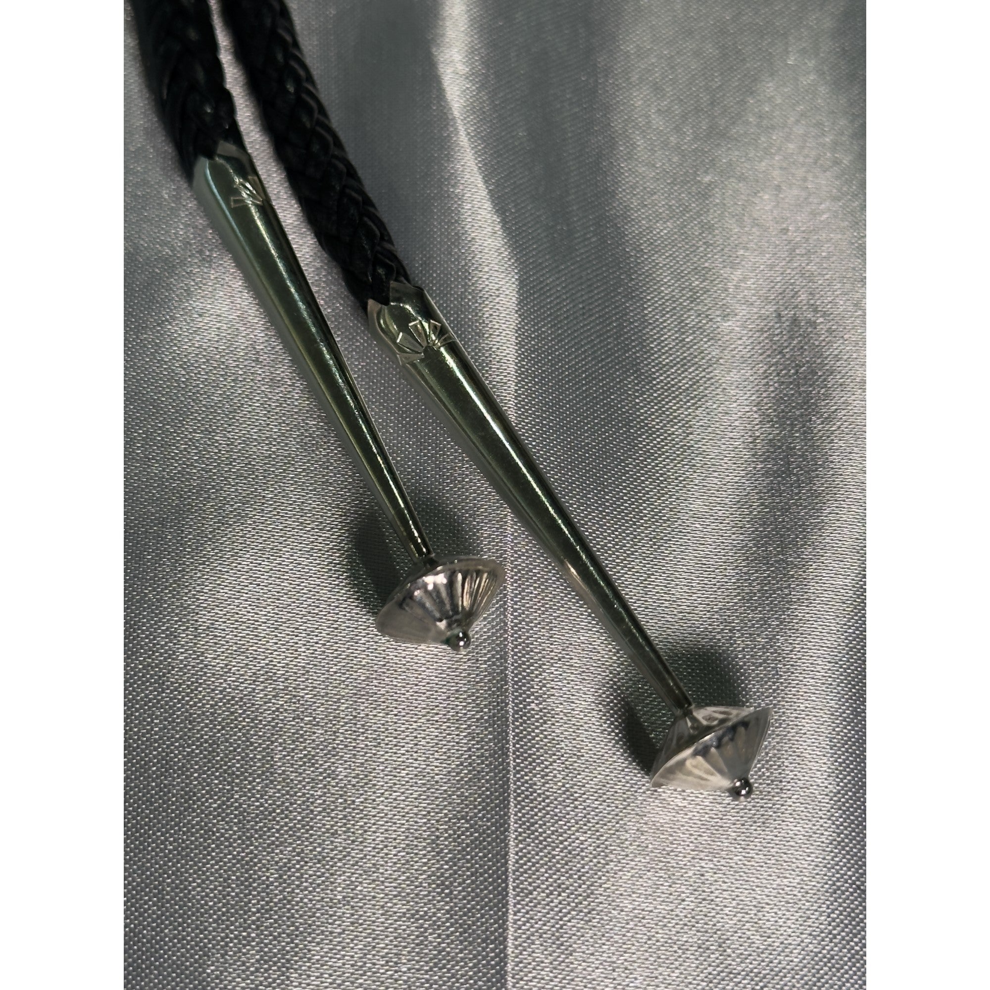 Range Crest, White Buffalo Bolo Tie, Navajo Sterling, by P Yazzie, maker craftsmanship